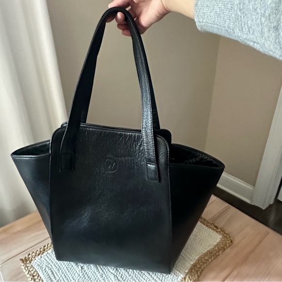 Wanderers Travel Co Gemma Large Tote Handbag Black Cow Leather Magnet Closure - Picture 2 of 15